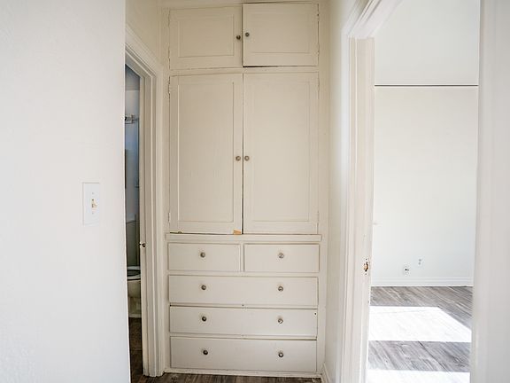 3rd image of 1006 Mill Pl #1006