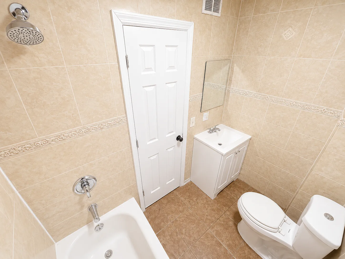 4 bed, 1.5 bath, 1350 sqft, $2,195 — Photo 3