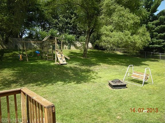 3rd image of 5457 Lois Ave