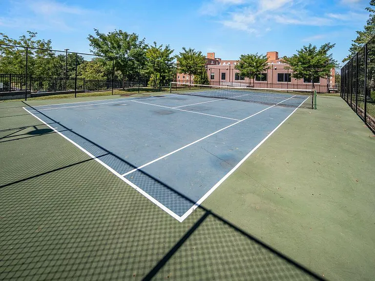 100-york-amenities-exteriors-2r
