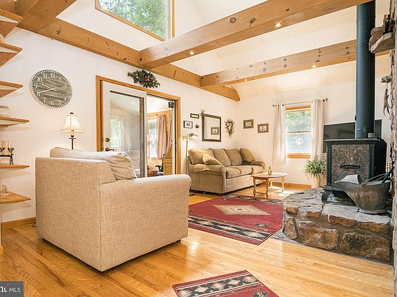 4th image of 286 Hillcrest Dr