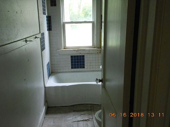 5th image of 1212 Willard Ave