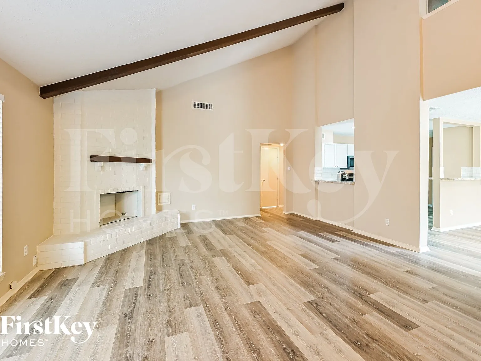 3 bed, 2.0 bath, 1752 sqft, $2,085 — Photo 2