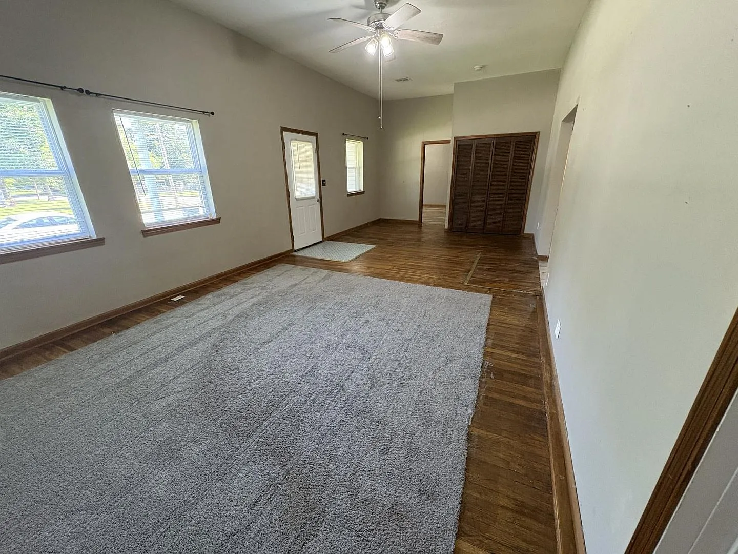 Charming 3-Bedroom Home in Convenient Nevada Area — Photo 3