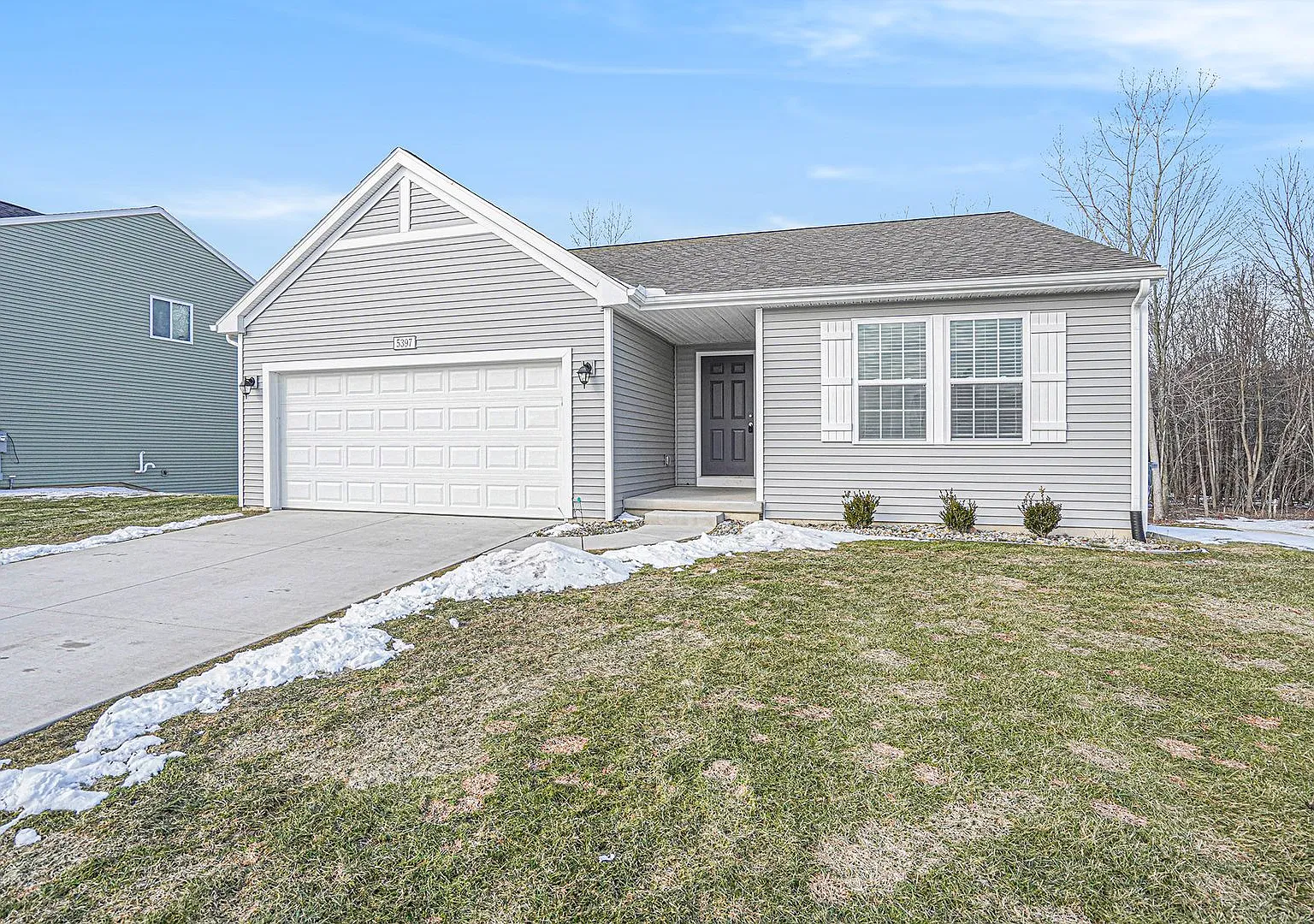 1 Month FREE Rent! Applied to Your First Full Month. Terms & Conditions Apply. — Photo 2