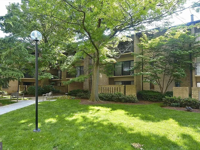 10 Monroe St #302 — Photo 23