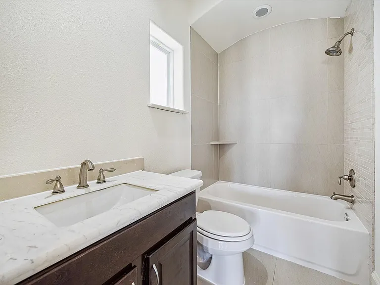 1407 Knox St — Photo 22