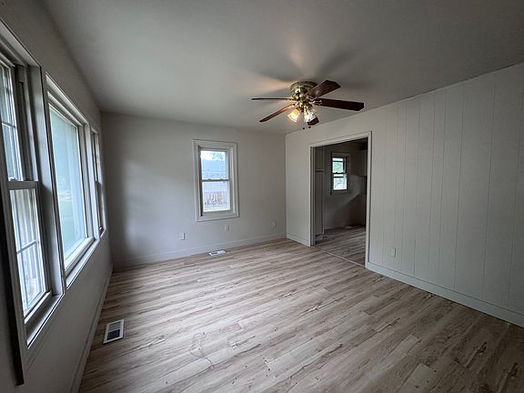 2nd image of 6139 Dean St