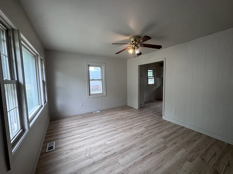 6139 Dean St — Photo 2