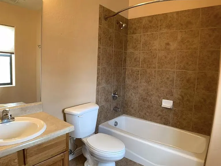 1477 E Turney Dr — Photo 12