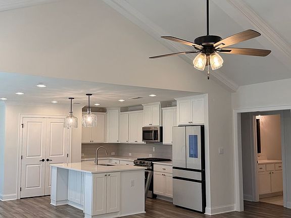 2nd image of 208 Alonsa Dr