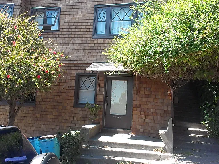 2705 Virginia St — Photo 10
