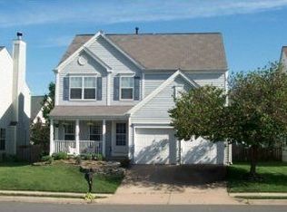 706 Longfellow Dr NE, Leesburg, VA 20176