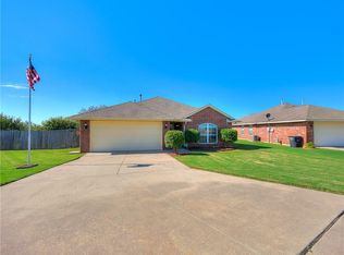 4515 Applegate Dr, Moore, OK 73160