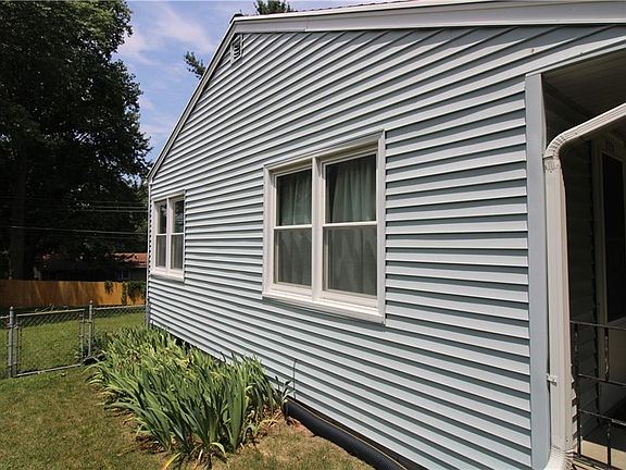 4th image of 2124 N 32nd St