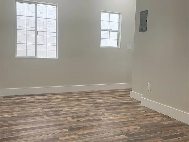 Garfield Avenue Apartments — Photo 31