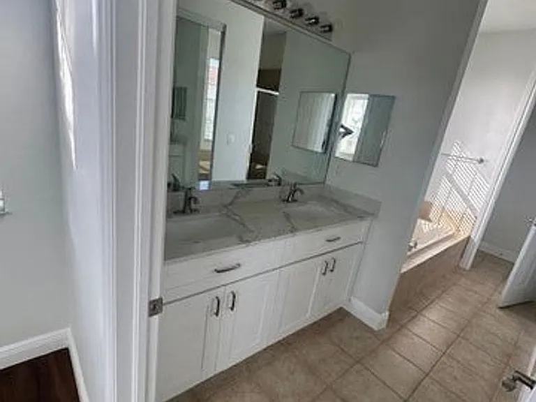 2502 N Dixie Hwy #49 — Photo 8