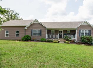 984 Hoover Rd, Burns, TN 37029
