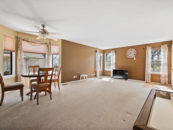 3rd image of 2143 Camden Ln #2143