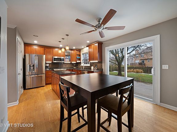5th image of 408 Pinecreek Dr