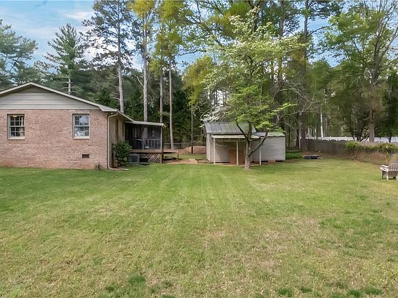 3rd image of 15 Wynn Dr