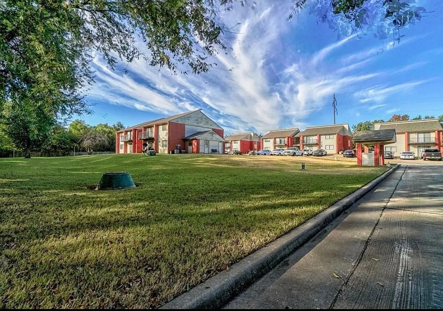 Country Grove Apartments — Photo 1