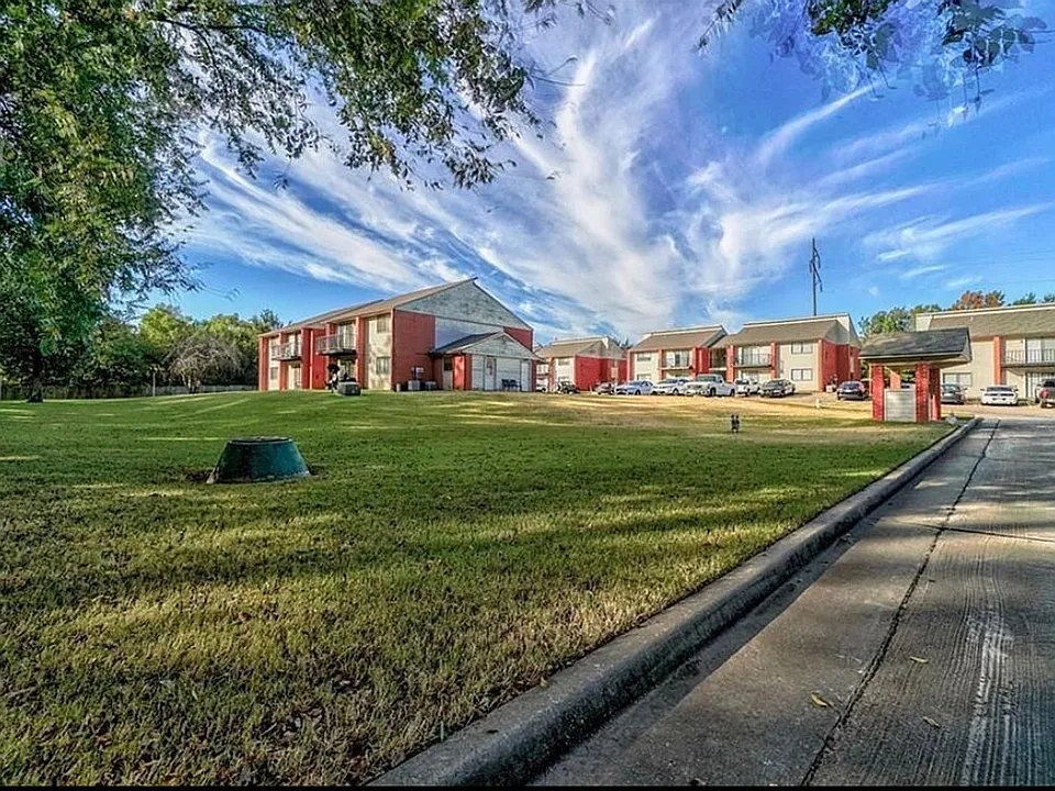 Country Grove Apartments