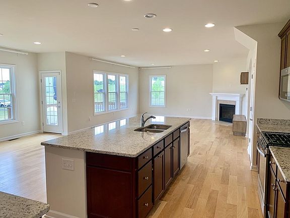 5th image of 183 Hemmingway Pl