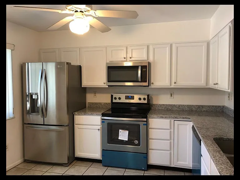 9352 Hunters Creek Dr #9352 — Photo 2
