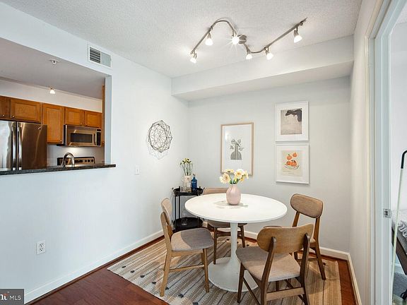 5th image of 880 N Pollard St APT 723