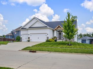 1020 Baileys Grove Dr, Adel, IA 50003