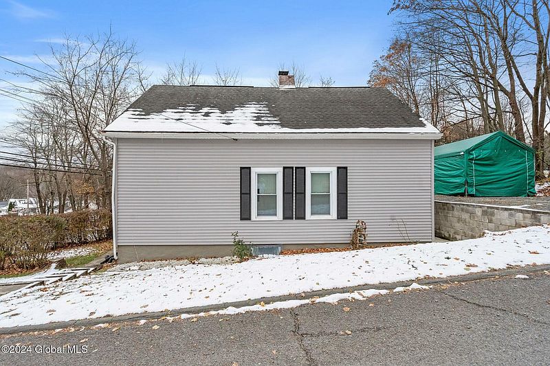 2nd image of 35 Mountainview Avenue