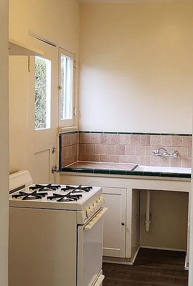 1132 Poli St — Photo 6