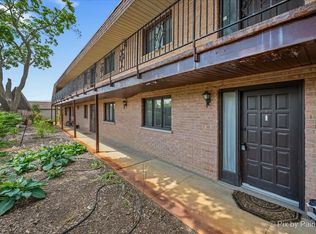 520 E Main St APT 1C, Barrington, IL 60010