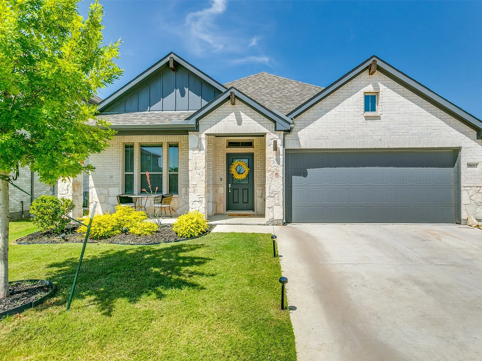 4 bed, 3.0 bath, 2164 sqft, $2,800 — Photo 1