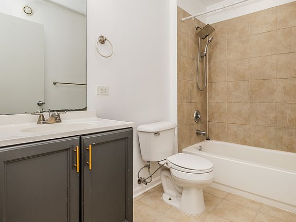 5th image of 1122 W Catalpa Ave APT 616