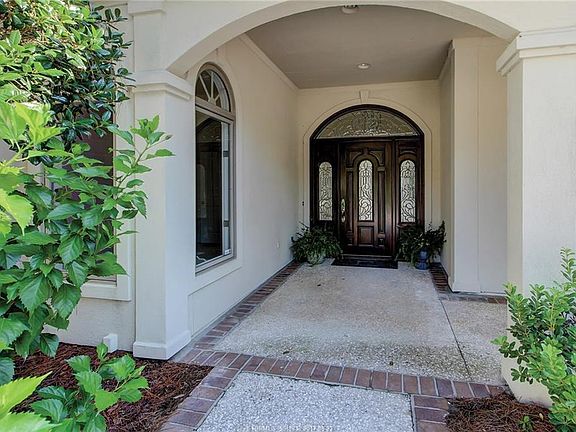2nd image of 4 Glenmoor Pl