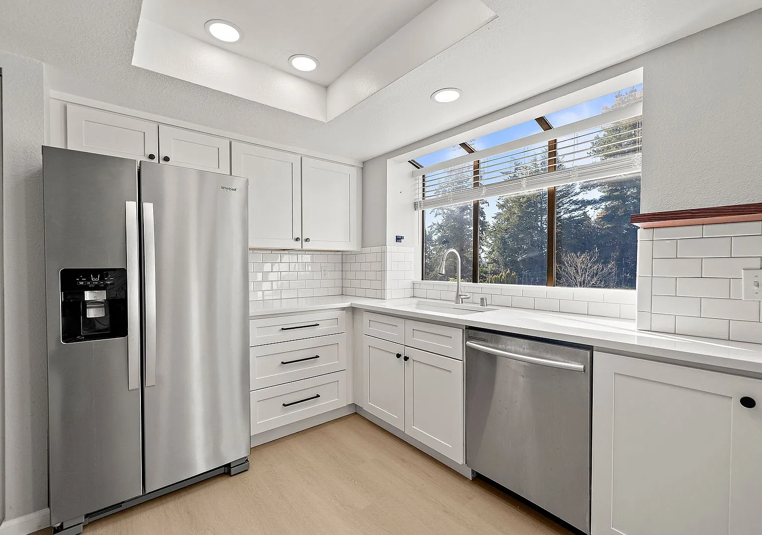 Amazing 2bed/1.5bath Condo Unit with Private Balcony in Meridian Park! — Photo 2