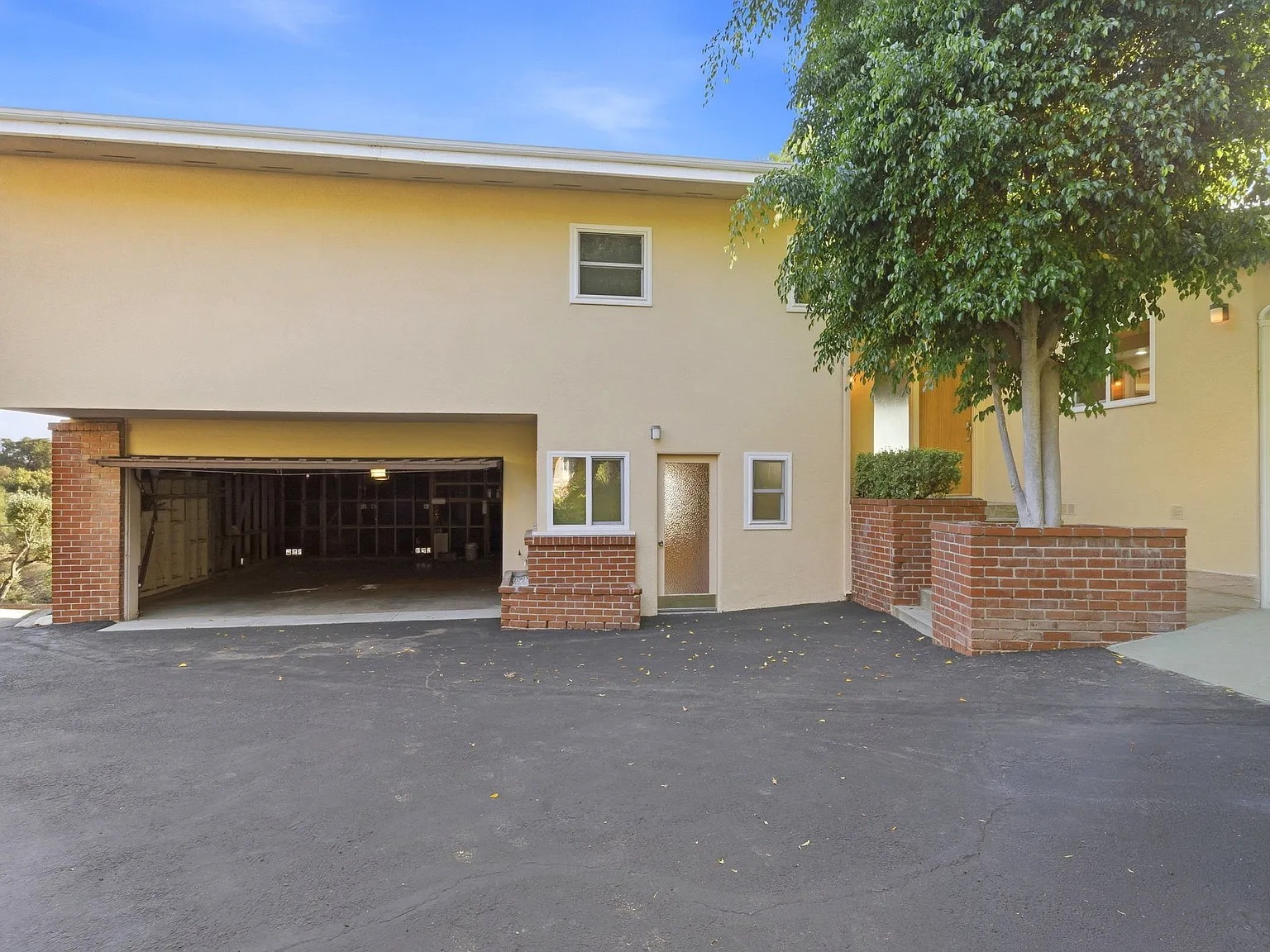 3 bed, 1967 sqft, $8,500 — Photo 2