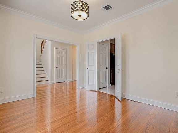 5th image of 1723 Park Ridge Dr