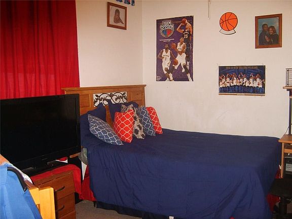 5th image of 132-34 S Telemachus St