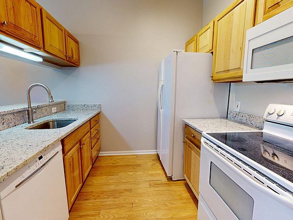 3rd image of 2854 S Knightsbridge Cir