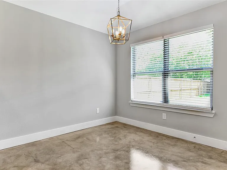 2205 N Hickory St — Photo 18
