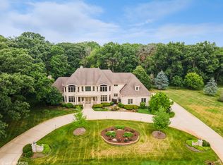 30W312 White Oak Ln, Wayne, IL 60184