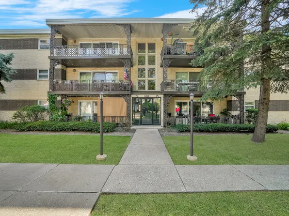 945 8th Ave APT 10, La Grange, IL 60525