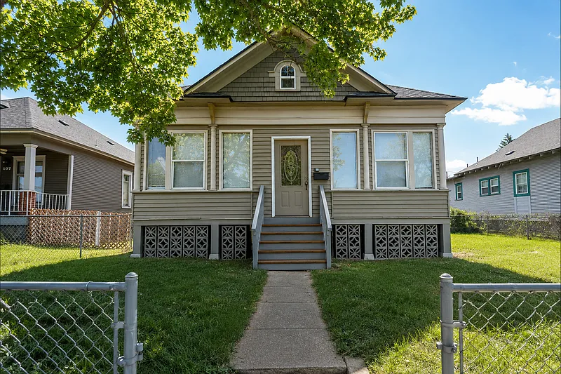 4 bed, 1.0 bath, 2371 sqft, $2,000 — Photo 2