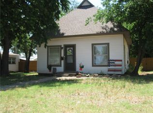 416 W Arapaho Ave, Weatherford, OK 73096
