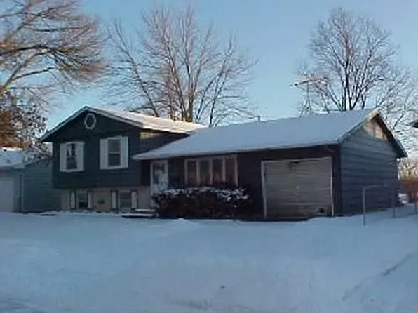 1727 Wakonda Dr, Waterloo, IA 50703