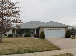 1203 Peachtree Dr, Chatham, IL 62629