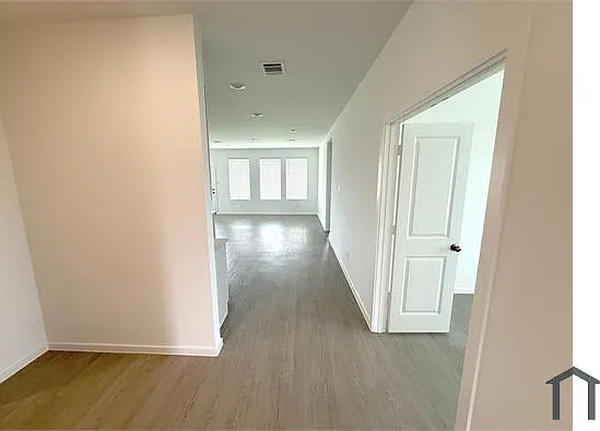 423 Amy St — Photo 17